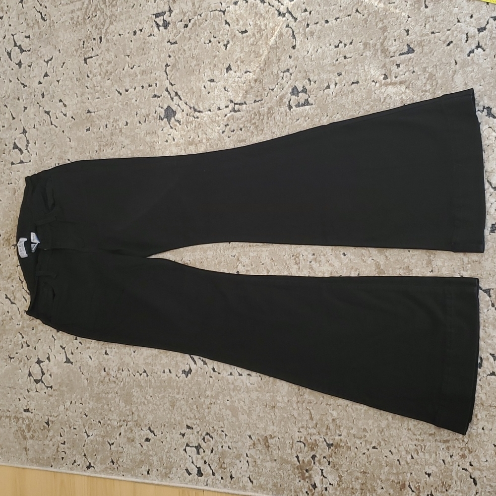 NWOT, JUDY BLUE, black flare jeans, strechy, 11